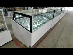 Pajangan es krim freezer gelato