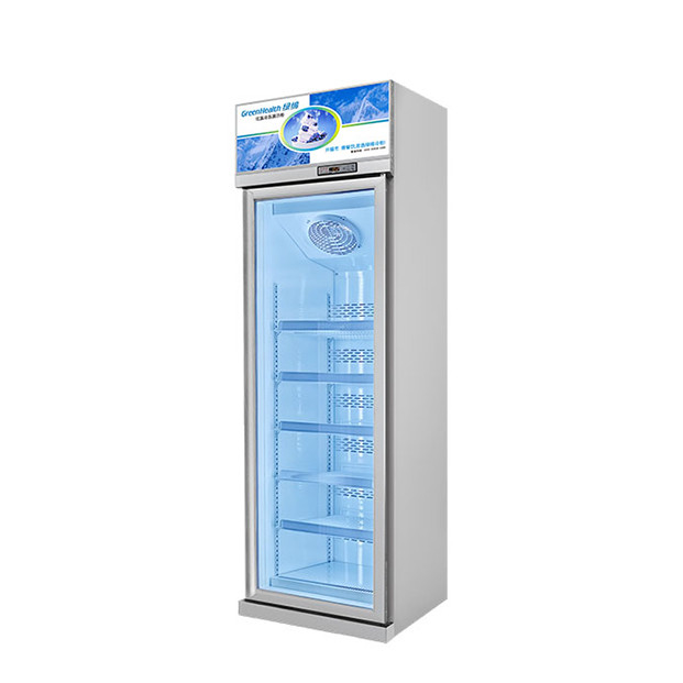 Supermarket / toko komersial dengan pintu kaca yang dilengkapi lemari es display beku