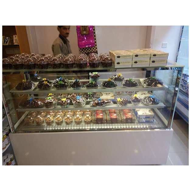 Freezer Display Kue Tiga Tingkat dengan Kaca Tempered Marmer dan Termostat Digital untuk Toko Kue