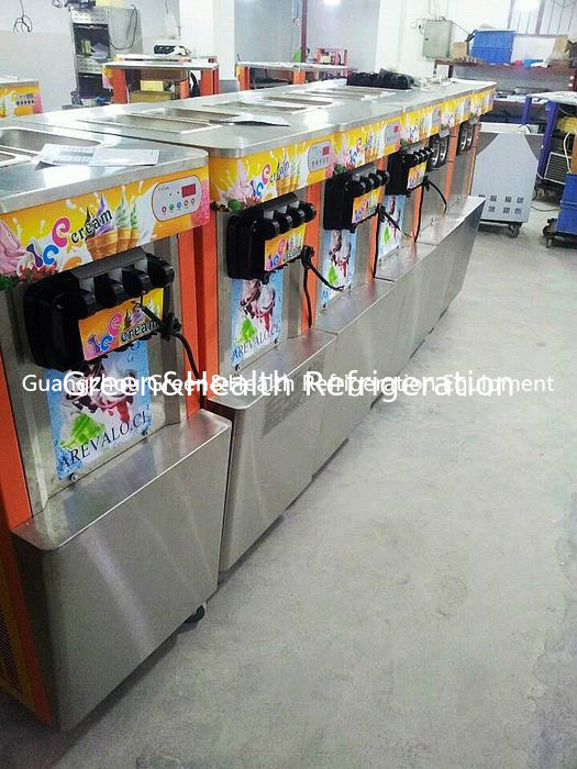 Mesin Pembuat Es Krim Komersial Soft Sever Dengan 1/3 Nikmat 60 / 50Hz