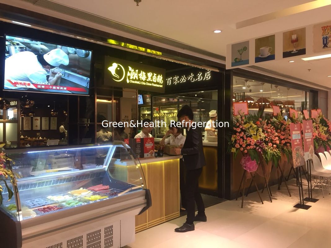 Kabinet tampilan daging komersial dengan interior kaca melengkung stainless steel dan sistem pendingin kipas